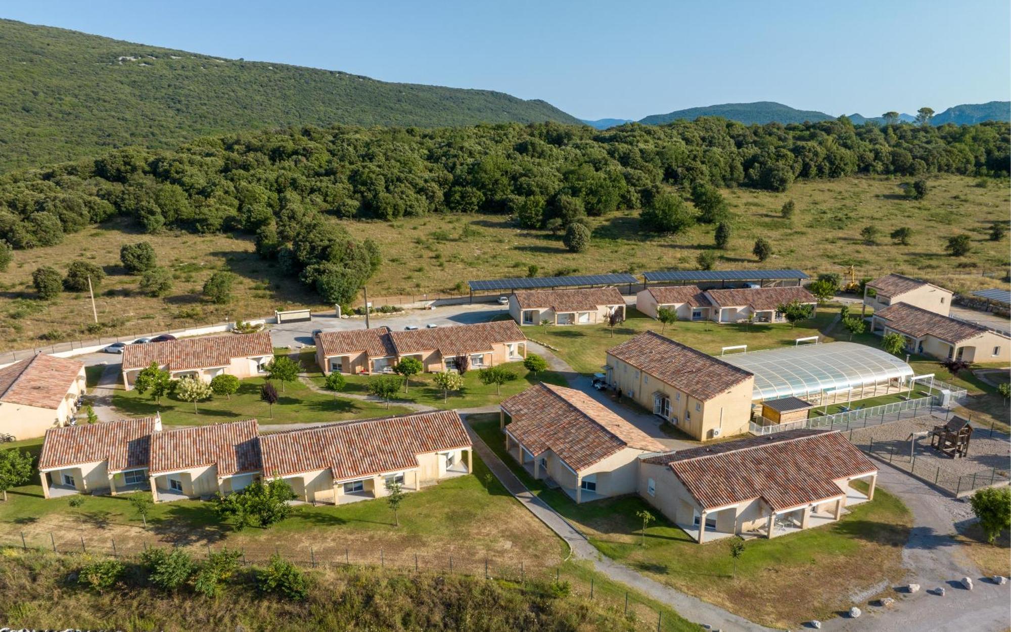 Park & Suites Village Gorges De L'Herault-Cevennes Brissac Exterior foto