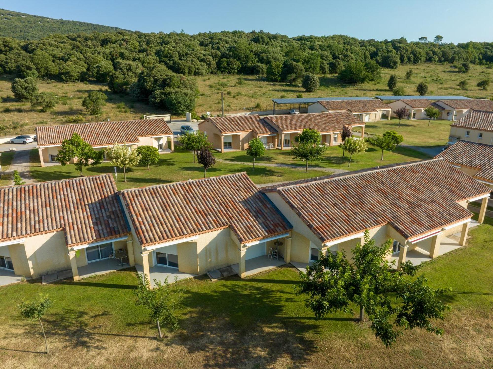 Park & Suites Village Gorges De L'Herault-Cevennes Brissac Exterior foto