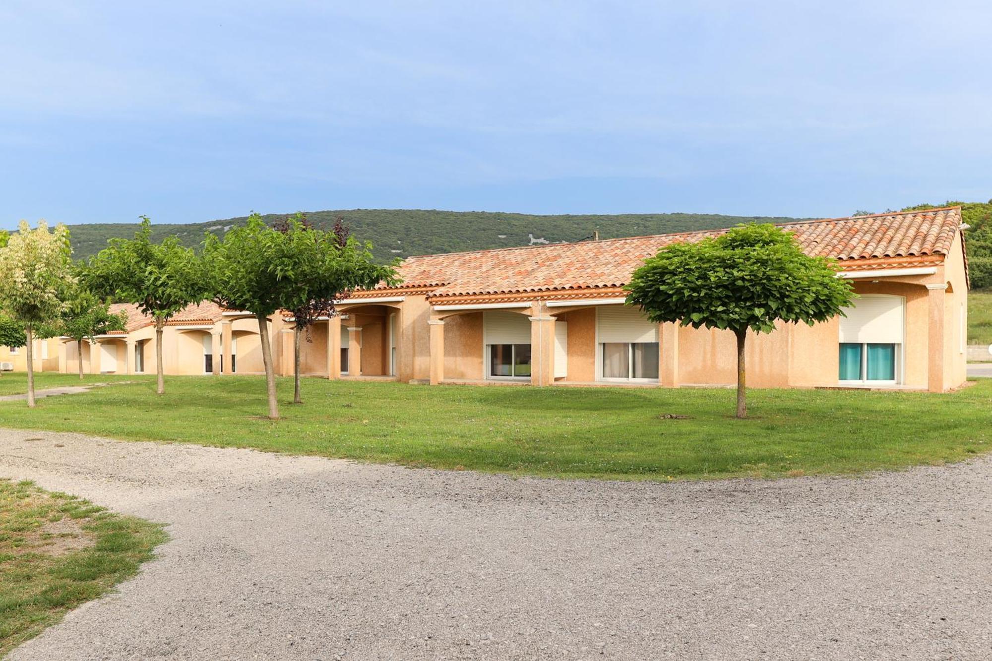 Park & Suites Village Gorges De L'Herault-Cevennes Brissac Exterior foto